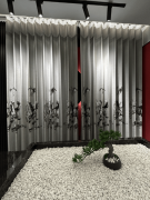 配备德国全自动裁剪机、日本智能缝纫机等200多