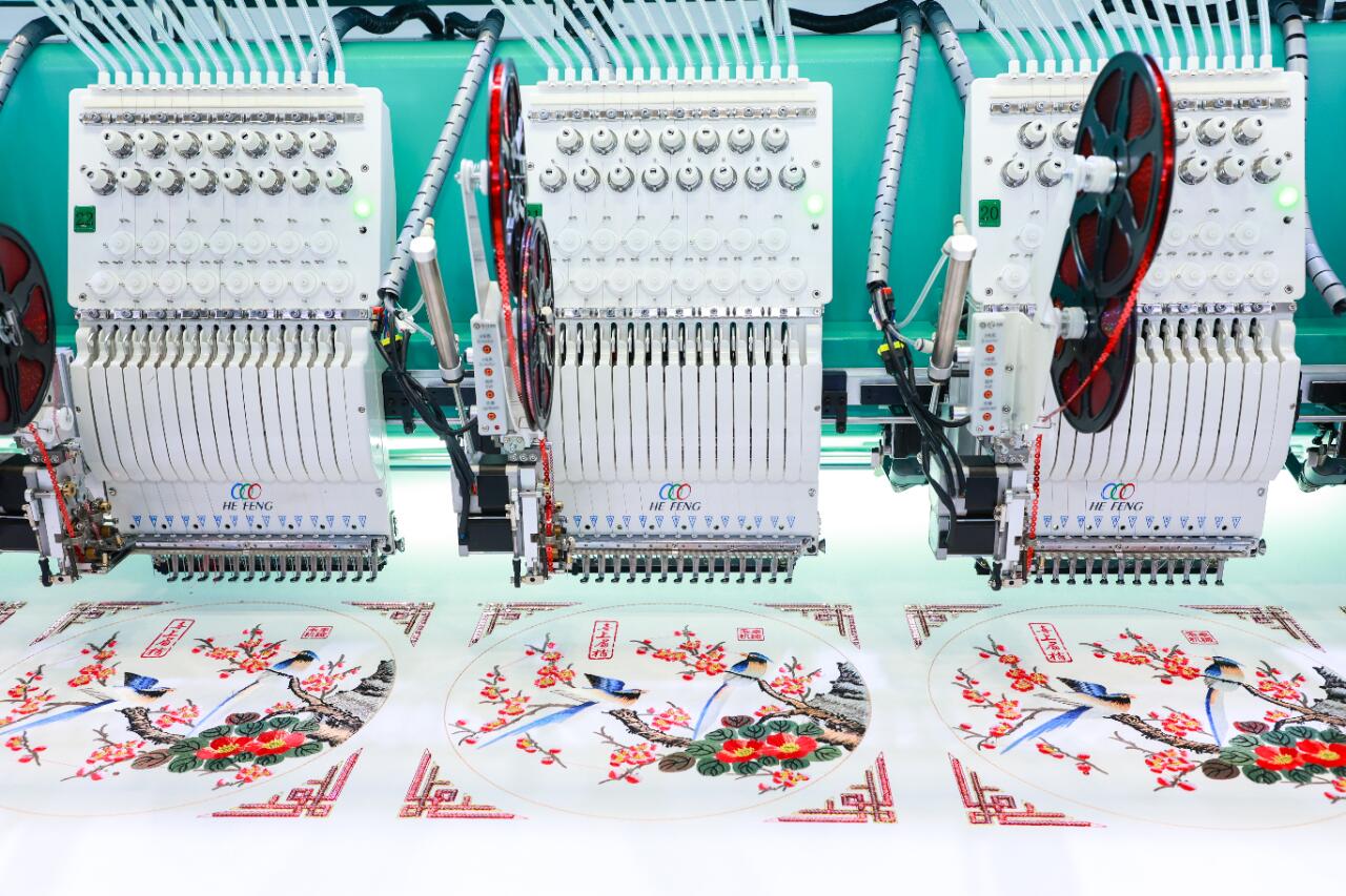 又通过绣花机提升产能