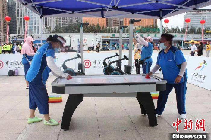 京哈两地联动开启冰雪大篷车百场巡回，推动全