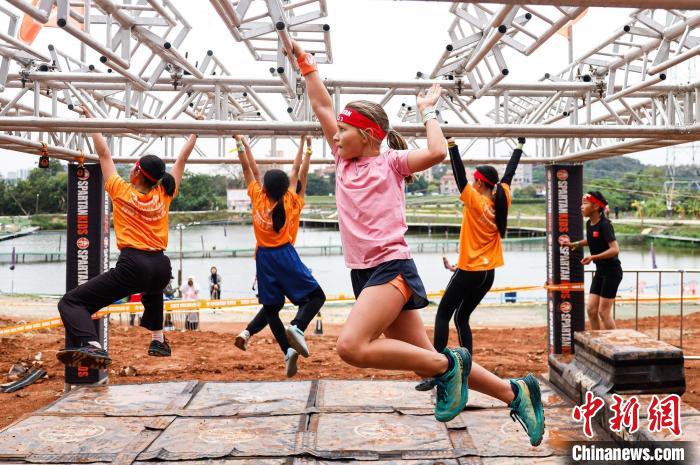 2025斯巴达勇士赛佛山站开赛 四千勇士同场竞技