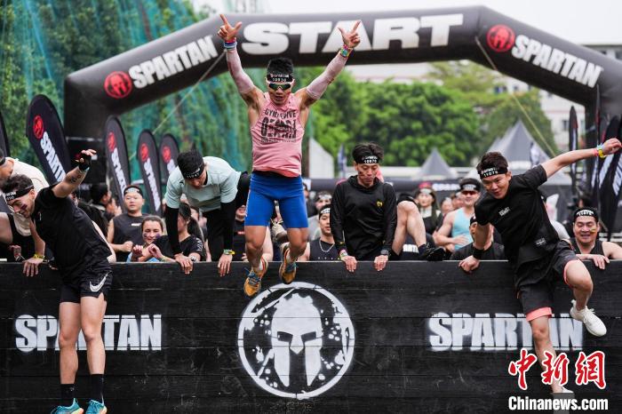 2025斯巴达勇士赛佛山站开赛 四千勇士同场竞技
