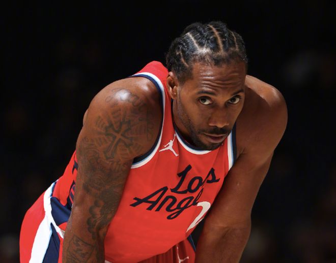 快船主场迎战尼克斯 背靠背作战与胜负悬念