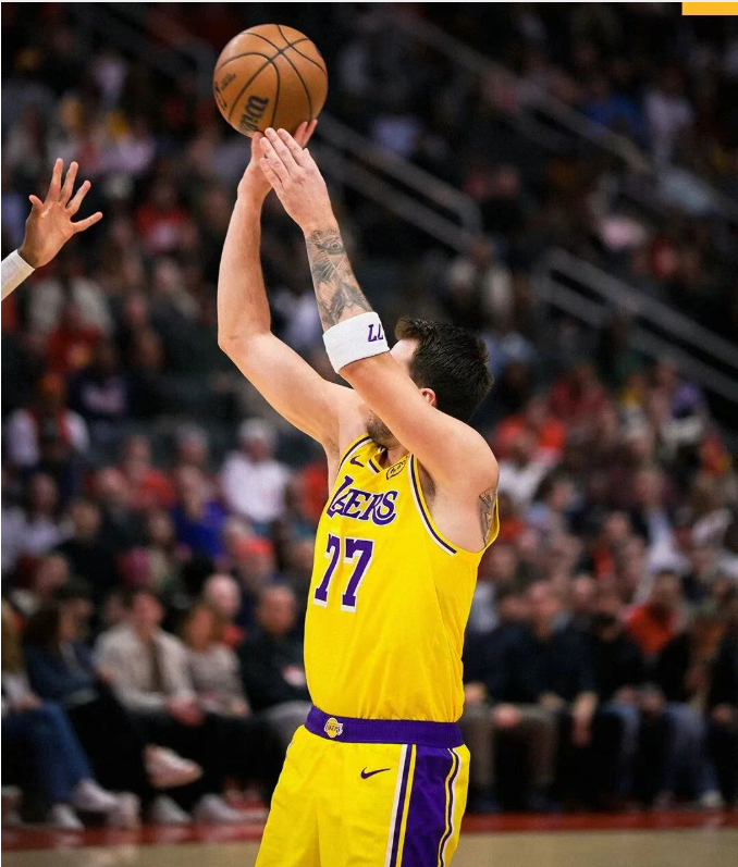 火箭vs湖人卡位战：东契奇36分难救主 湖人6连胜