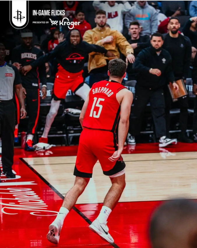 火箭vs湖人卡位战：东契奇36分难救主 湖人6连胜