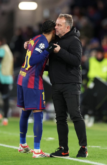 拉菲尼亚伤停重创巴萨关键战役 弗里克面临战术