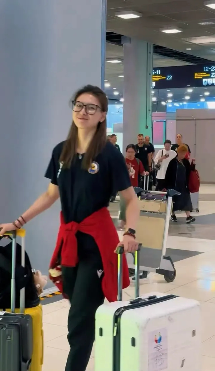 中国女排双星留洋引热议 吴梦洁米兰传闻与缪伊